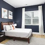 3 Miles To Downtown Broadway Bars - Walk To Coffee From Apartment