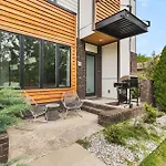 Modern Luxury With Rooftop Deck, 3 Mi To Downtown