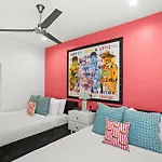 Pop Art Retreat On Legendary 8Th - Walk Everywhere