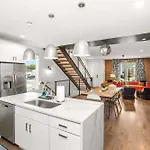 Walk To Music Food Comedy - Vibe At 8Th & Argyle