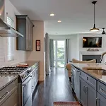 12 South Charmer 3 Bedroom With Rooftop Patio Holiday home Nashville