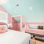 The Dolly House On Music Row - 7br - Sleeps 22 Holiday home Nashville
