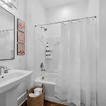 Bright 3br East Retreat 10 Min To Broadway Apartment