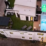 New Luxury Home With Rooftop Heated Pool-Sleeps 12