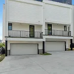 New Luxury Home With Rooftop Heated Pool-Sleeps 12