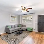 Apartment 3 Units - Sleeps 24 - Mins To Downtown And Airport