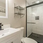 3 Units - Sleeps 24 - Mins To Downtown And Airport *