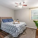 3 Units - Sleeps 24 - Mins To Downtown And Airport Apartment *