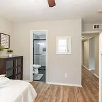 Apartment Freshly Renovated - Minutes From Downtown & Bna