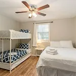 Apartment Freshly Renovated - Minutes From Downtown & Bna