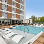 Skyline Views & Poolmins To Vanderbilt *