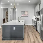 2 Townhomes - Sleeps 24-rooftop Patios *