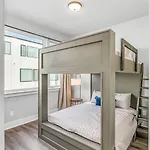 Holiday home 2 Townhomes - Sleeps 24-rooftop Patios