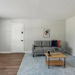 Brentwood A2 I Cozy & Comfy I 2Bd I Free Parking