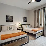 Holiday home Group Getaway - 2 Homes Rooftops 28 *