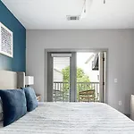 Landing Stunning 1bd Pool Clubhouse Apartment *