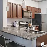 Landing Stunning 1bd Pool Clubhouse Apartment *