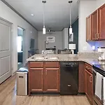 Landing Stunning 1bd Pool Clubhouse Nashville