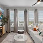 Apartment Skyline Views & Poolmins To Vanderbilt