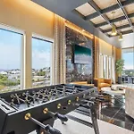 Apartment Skyline Views & Poolmins To Vanderbilt Nashville