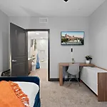 Skyline Views & Poolmins To Vanderbilt Apartment *