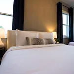 Holiday home Modern Stunner 5 Min To Dt Hot Tub Rooftop Views Nashville