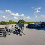 Modern Stunner 5 Min To Dt Hot Tub Rooftop Views Nashville