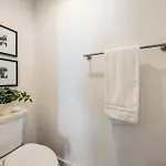 Modern Stunner 5 Min To Dt Hot Tub Rooftop Views * Nashville