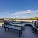 Modern Stunner 5 Min To Dt Hot Tub Rooftop Views Holiday home Nashville