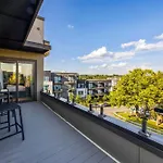 Modern Stunner 5 Min To Dt Hot Tub Rooftop Views Holiday home *
