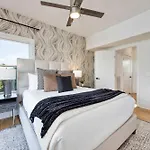 Modern Stunner 5 Min To Dt Hot Tub Rooftop Views Nashville