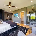 Modern Stunner 5 Min To Dt Hot Tub Rooftop Views Holiday home Nashville