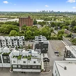 Nashville Townhouse With Rooftop & Modern Comfort