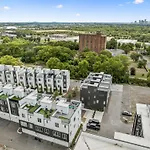 Nashville Townhouse With Rooftop & Modern Comfort