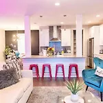 Nashville Rooftop Vibes Close To Broadway