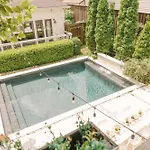 Historic Gem: 4 Bedroom With Pool, Walk To Hotspots Holiday home Nashville