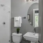 Holiday home Private Rooftop Oasis - 2 Homes Nashville