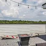 Private Rooftop Oasis - 2 Homes Holiday home