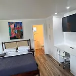 Wpool - Hip Melrose - 8th Ave *
