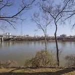 Riverfront Retreat-near Broadway, Pool, Park Free Nashville