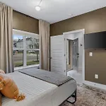 Vibrant In The Nations With Garage Walk To Restaurants And Shops *