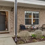 Vibrant Home In The Nations With Garage Walk To Restaurants And Shops