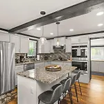 Cozy Bungalow Close To Opry & Downtown Large Deck