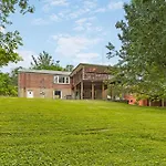 Nashville Gem Grill Mini Pickleball Sleeps 12