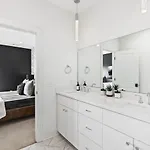 Two Adjacent Homes By 12 South And Belmont That Sleeps 24 Holiday home