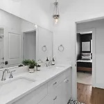 Two Adjacent Homes By 12 South And Belmont That Sleeps 24 * Nashville