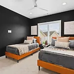 Two Adjacent Homes By 12 South And Belmont That Sleeps 24