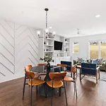 Holiday home Two Adjacent Homes By 12 South And Belmont That Sleeps 24 *