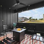 Two Adjacent Homes By 12 South And Belmont That Sleeps 24