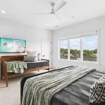 Two Adjacent Homes By 12 South And Belmont That Sleeps 24 Holiday home Nashville
